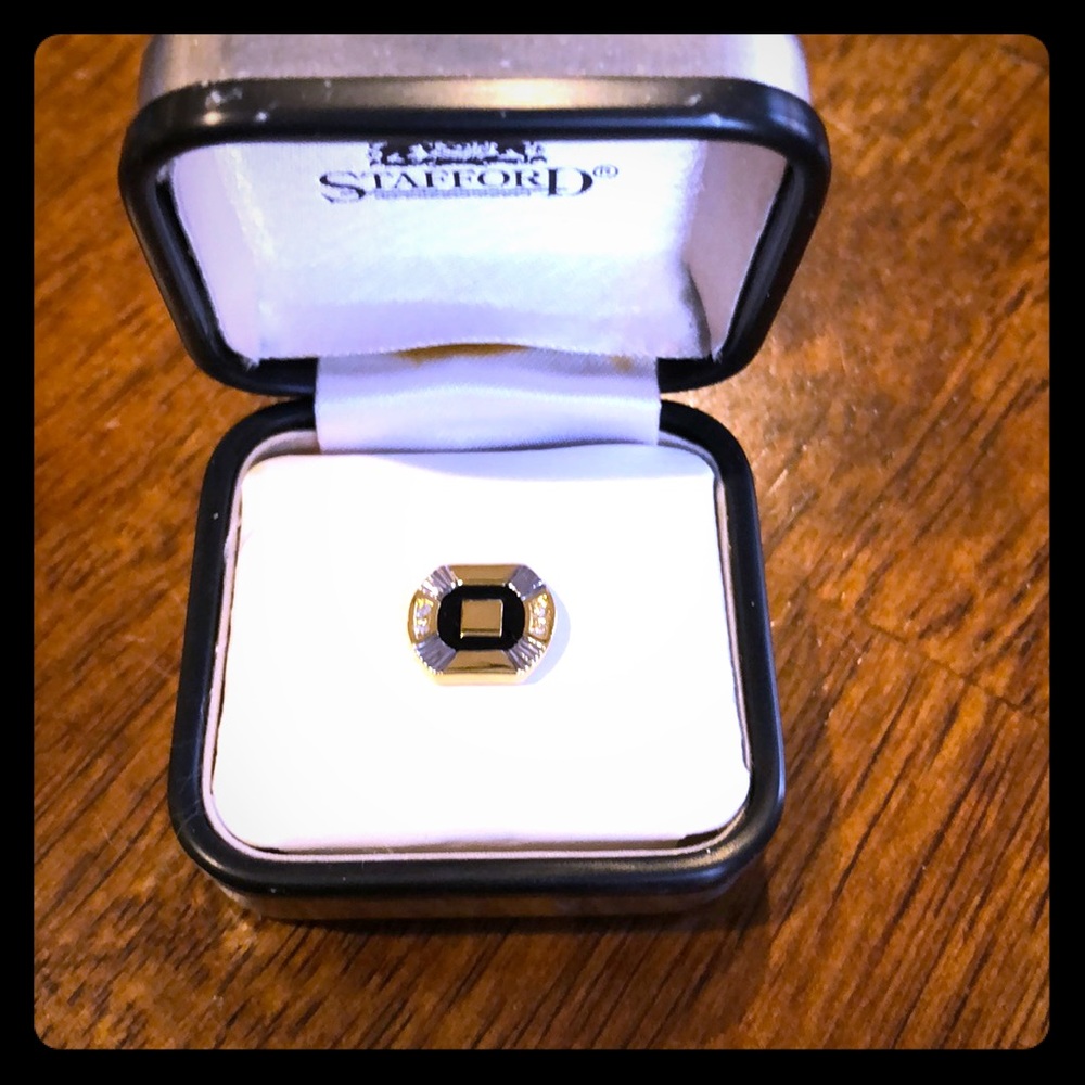 Tie pin- gold with diamonds